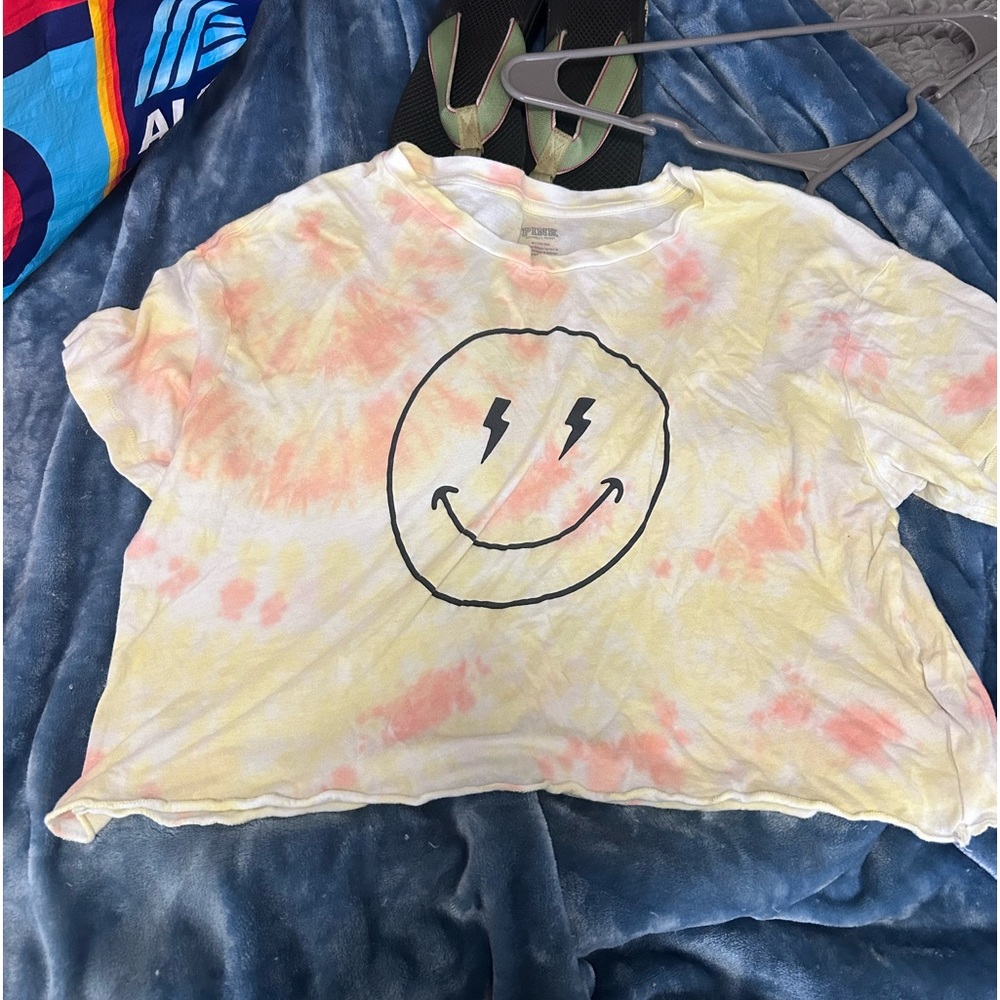 Size small Victoria Secret Pink cropped tee